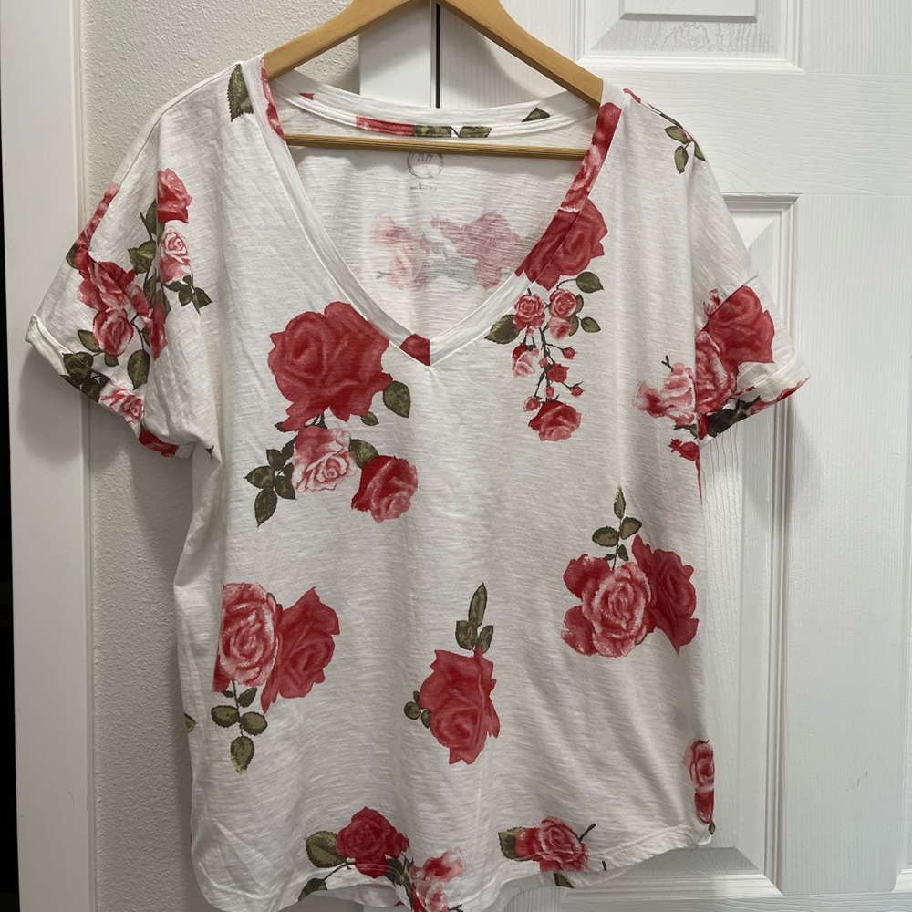 Floral V-Neck Women's Top - White and Red